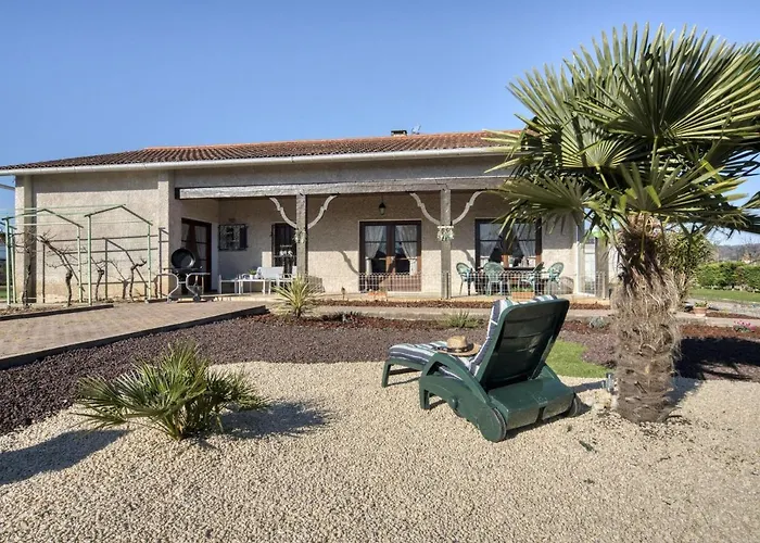 Photo de Lavish Holiday Home In Granges-Sur-Lot With Garden