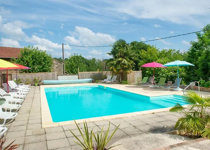Serene Holiday Home In Lacapelle-Biron With Terraceの写真