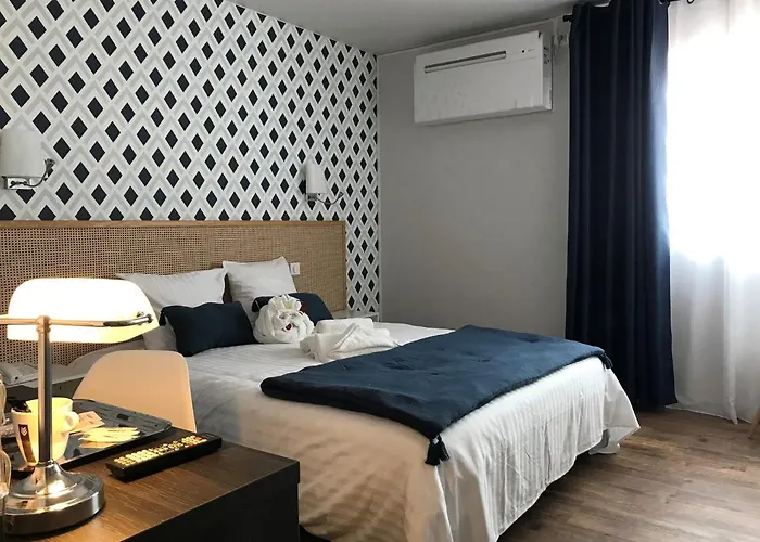 Hotel Le Glacier Villeneuve-sur-Lot photo