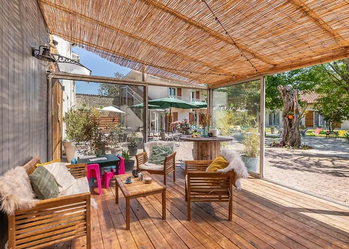 Photo de Hotel Les Vieux Acacias Queyrac