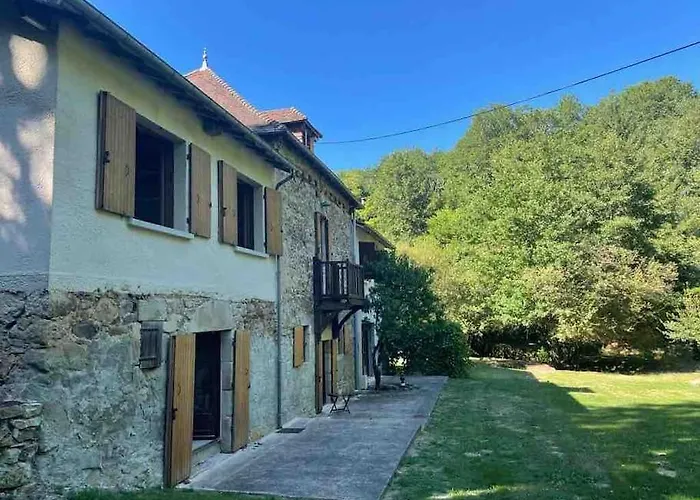 Ancient Mill With Beautiful Lake And Streams Les Riffes foto