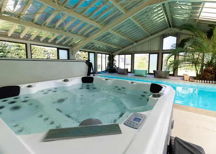 Gite Piscine et Jacuzzi intérieurs Cherveix-Cubas foto