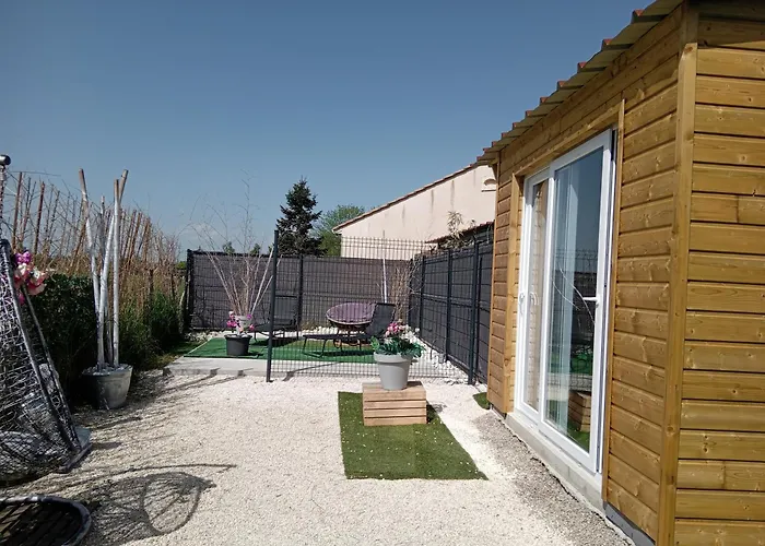 Photo de Hotel Le Refuge Zen Et Bien-Etre Bulle à Montpouillan