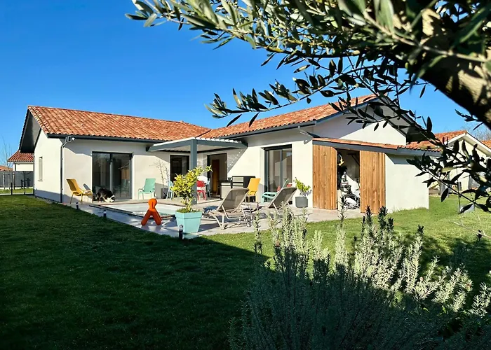 foto di Maison Familiale Neuve Avec Piscine. Saint-Martin-de-Hinx
