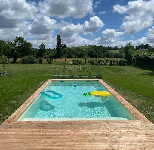 Photo de Villa Grande Maison Avec Piscine Aux Portes De La Dordogne à Moustier