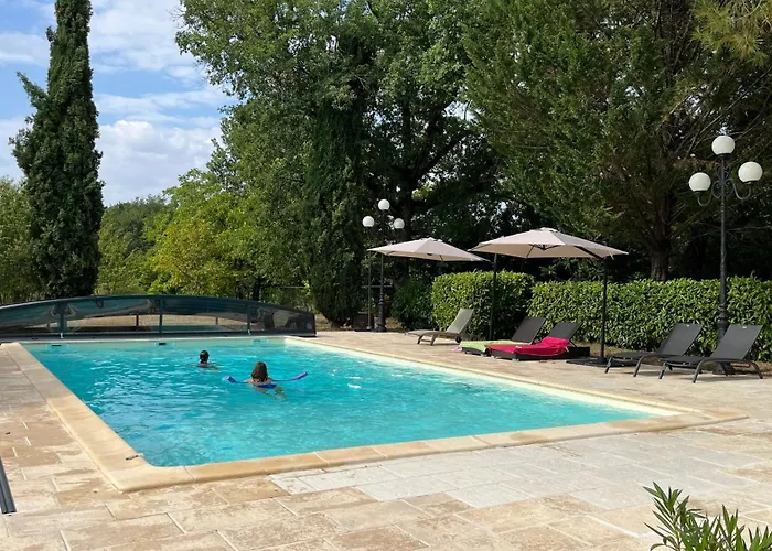 صورة مبيت وإفطار مونفلاكين Pigeonnier De Claire Fontaine