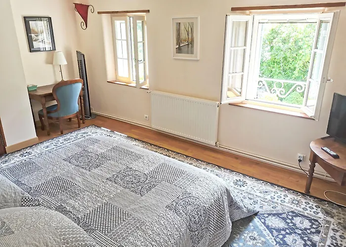 Les Jardins De Camelot Bed & Breakfast Villegouge fotoğrafı