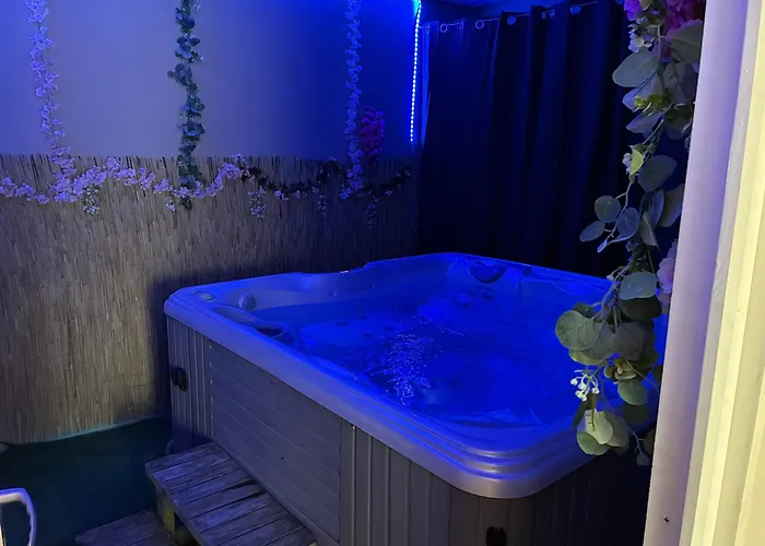 Logement 4P Avec Spa 6P En Interieur Camiac-et-Saint-Denis fotoğrafı