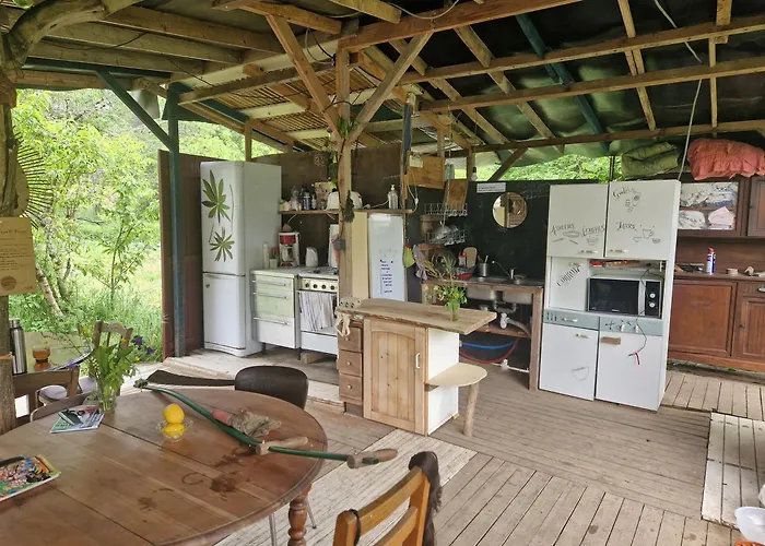 Photo de Tente En Permaculture Pirate Creysse 