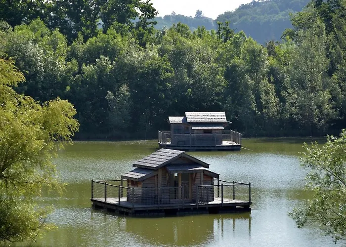 Cabanes Flottantes Du Lac De Pelisse Douzains foto
