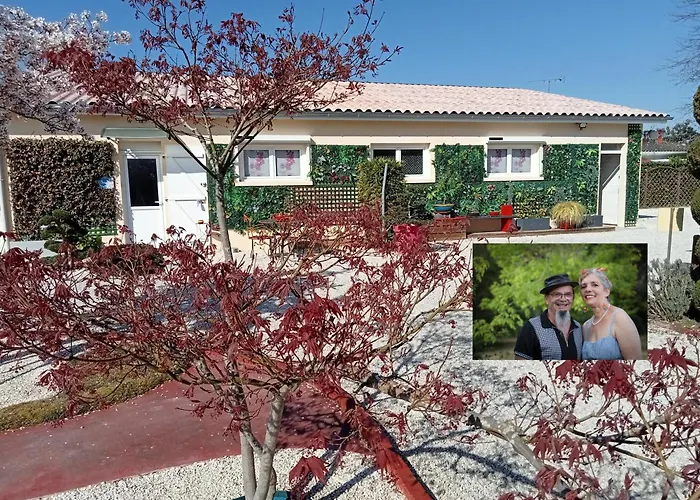 une pause quelque part au jardin des érables et des niwakis Saint-Medard-de-Guizieres foto