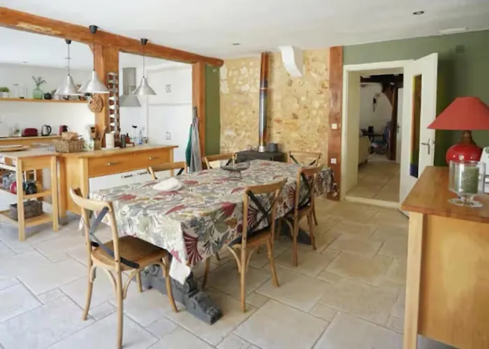 Maison En Pierre Dans Un Petit Village De Dordogne Saint-Georges-de-Monclard foto