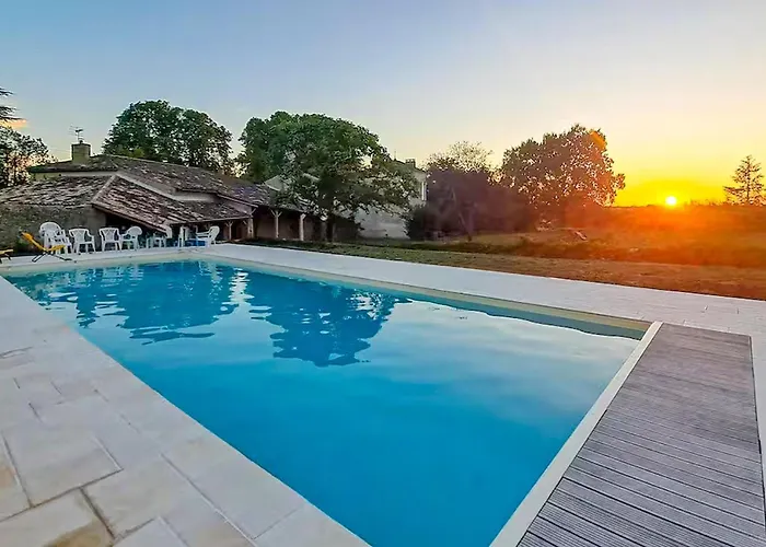 foto di Belle Maison Avec Piscine Les Esseintes