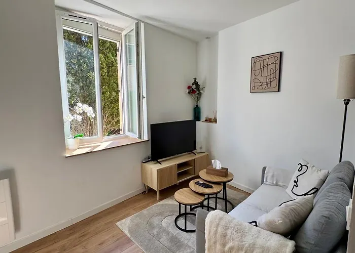 صورة L'Imaginaire Au Pied De La Vieille Ville Terrasson