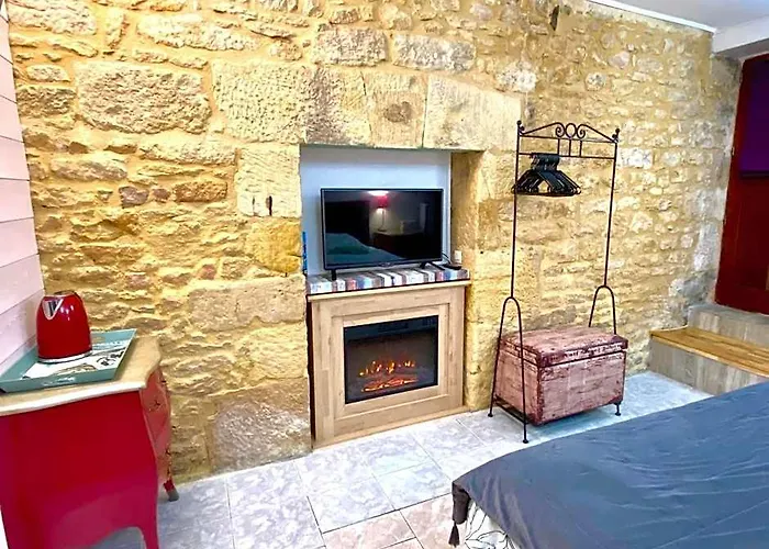 La Clef Des Songes - Maison D'Hotes Au Calme, Au Coeur De Sarlat, 2 Minutes A Pied De La Cite Medievale - Climatisation - Petits Dejeuners Fait Maison - Parking Gratuit - Option Spa Et Massages - Piscine De Saison A 400M fotoğrafı
