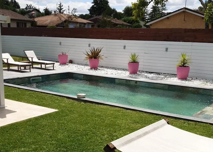 Maison Entiere Avec Piscine Chauffee Proche Bordeaux Sadirac Foto