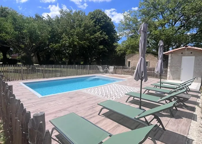 Le Chai De Peyssard, Piscine Chauffee. Château-lʼÉvêque foto