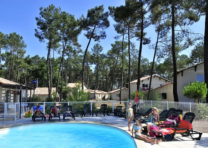 Residence Goelia Les Demeures Du Lac Casteljaloux photo