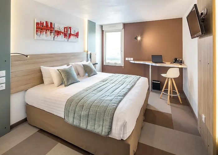 Carre Pau Airport Hotel Serres-Castet photo