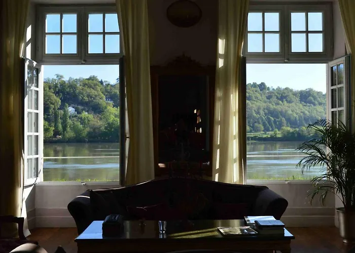 Chateau De Montigny-Rabey Bed & Breakfast Isle-Saint-Georges photo