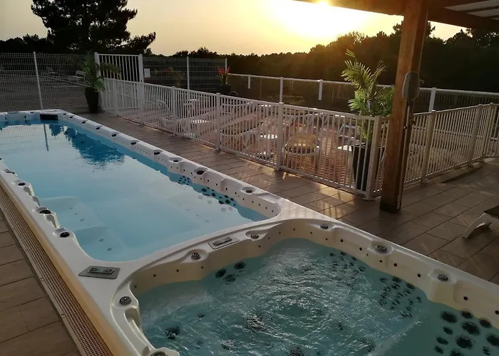 Hotel Restaurant Logis Le Tropicana Douville photo